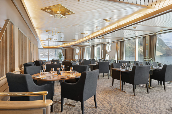 HX Hurtigruten Expeditions MS Fram Lindstrøm 3 ©Espen Mills.jpg